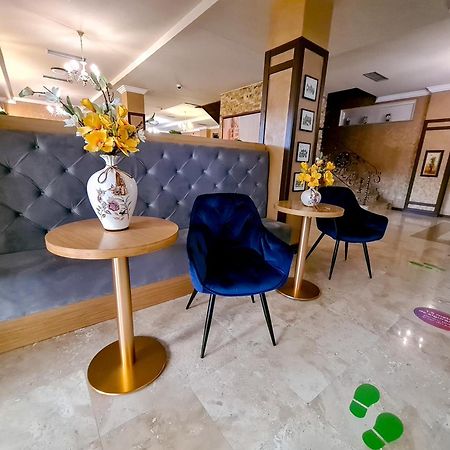 Hotel Yarus Plus Ploiesti Luaran gambar
