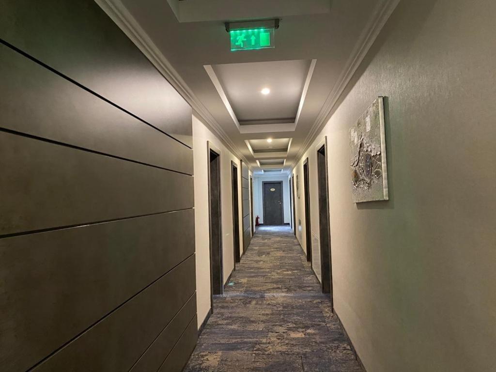 Hotel Yarus Plus Ploiesti Luaran gambar