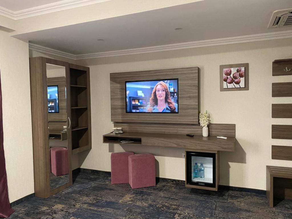 Hotel Yarus Plus Ploiesti Luaran gambar