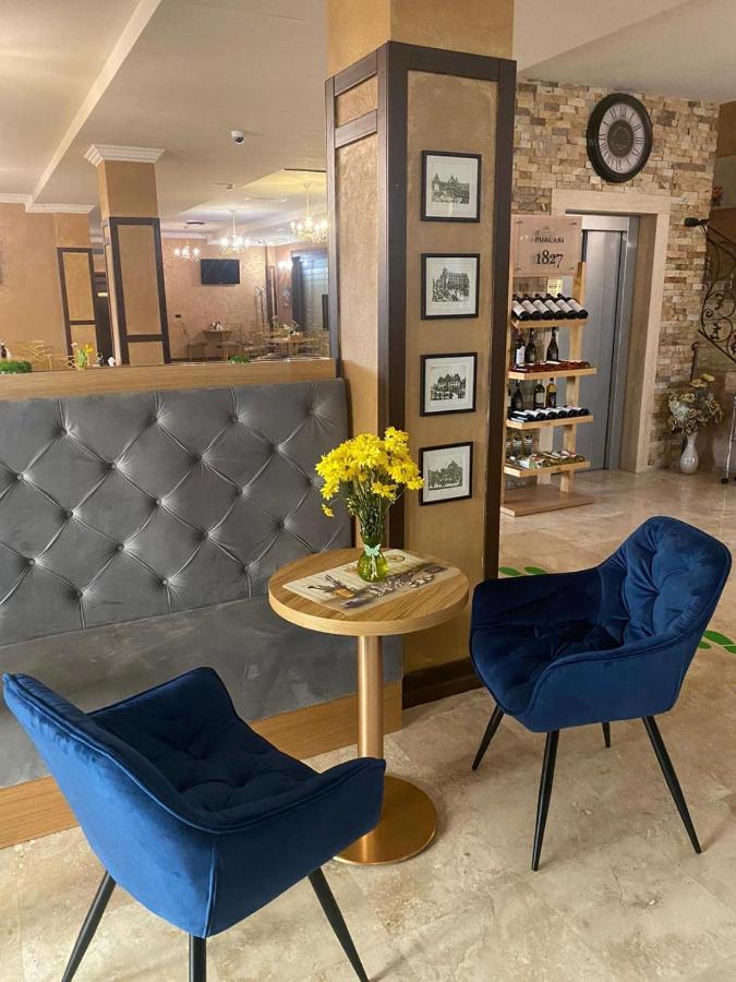 Hotel Yarus Plus Ploiesti Luaran gambar