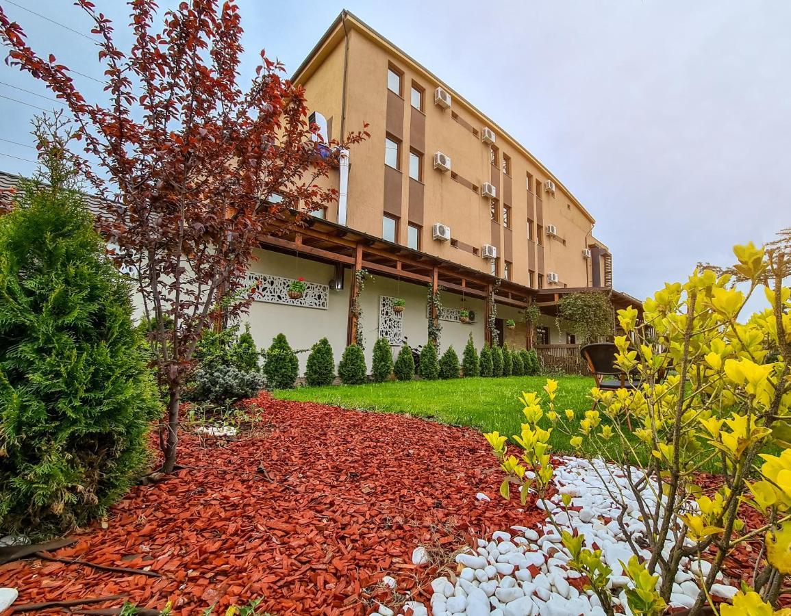 Hotel Yarus Plus Ploiesti Luaran gambar