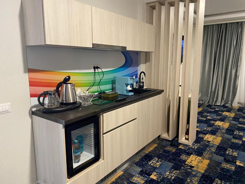 Hotel Yarus Plus Ploiesti Luaran gambar