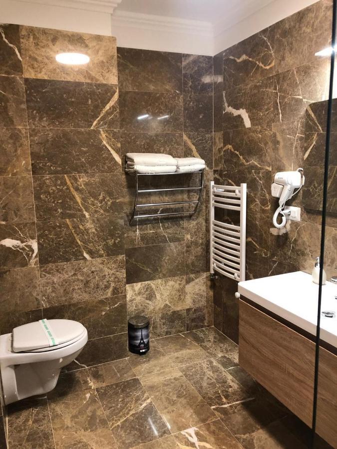 Hotel Yarus Plus Ploiesti Luaran gambar