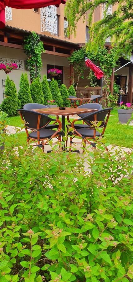 Hotel Yarus Plus Ploiesti Luaran gambar