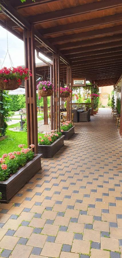 Hotel Yarus Plus Ploiesti Luaran gambar