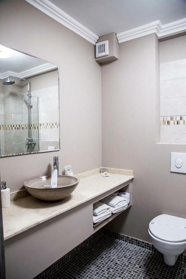 Hotel Yarus Plus Ploiesti Luaran gambar