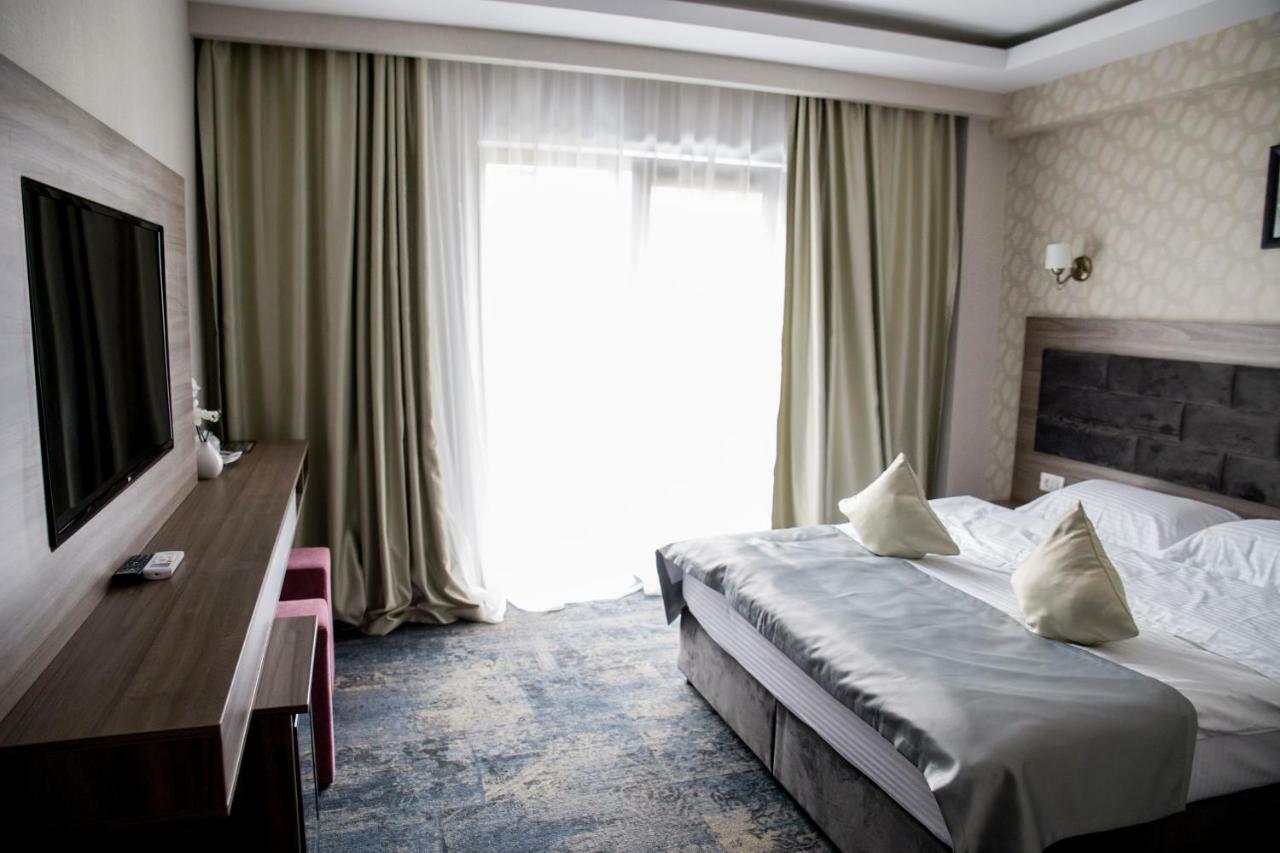 Hotel Yarus Plus Ploiesti Luaran gambar