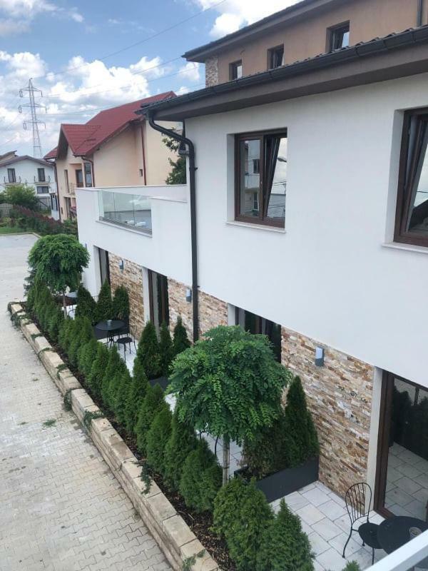Hotel Yarus Plus Ploiesti Luaran gambar