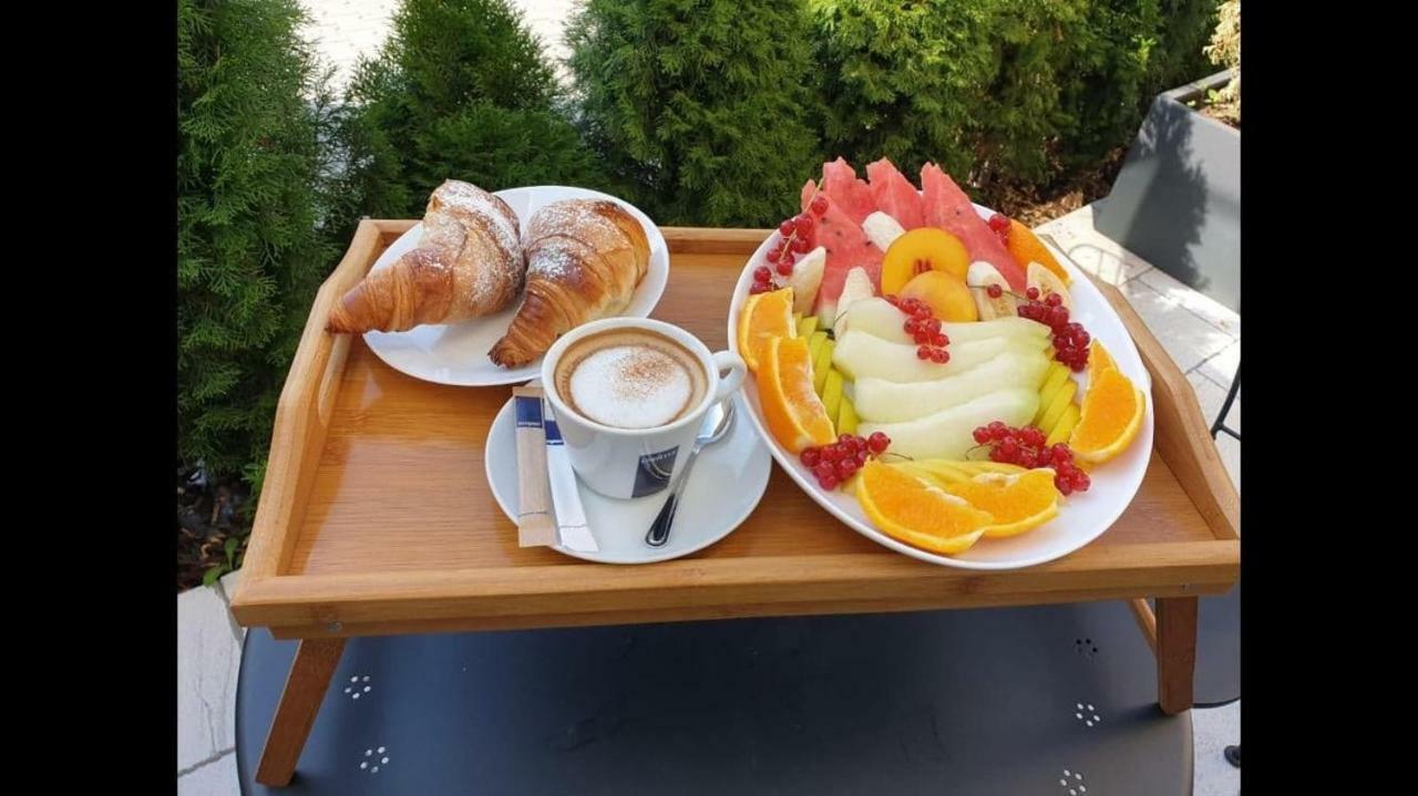 Hotel Yarus Plus Ploiesti Luaran gambar