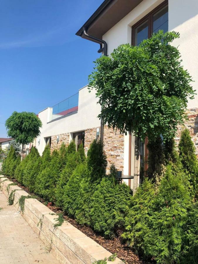 Hotel Yarus Plus Ploiesti Luaran gambar