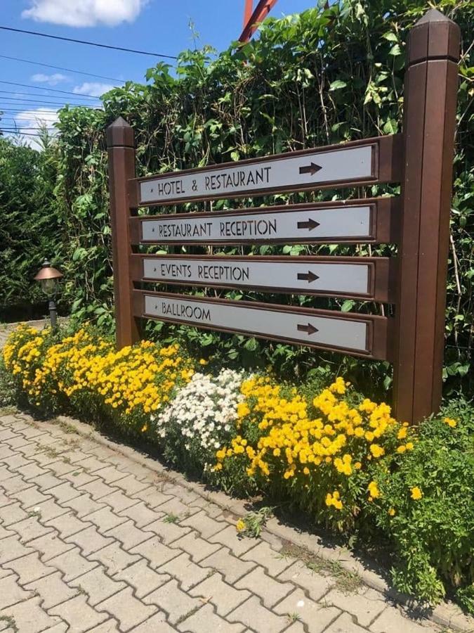 Hotel Yarus Plus Ploiesti Luaran gambar