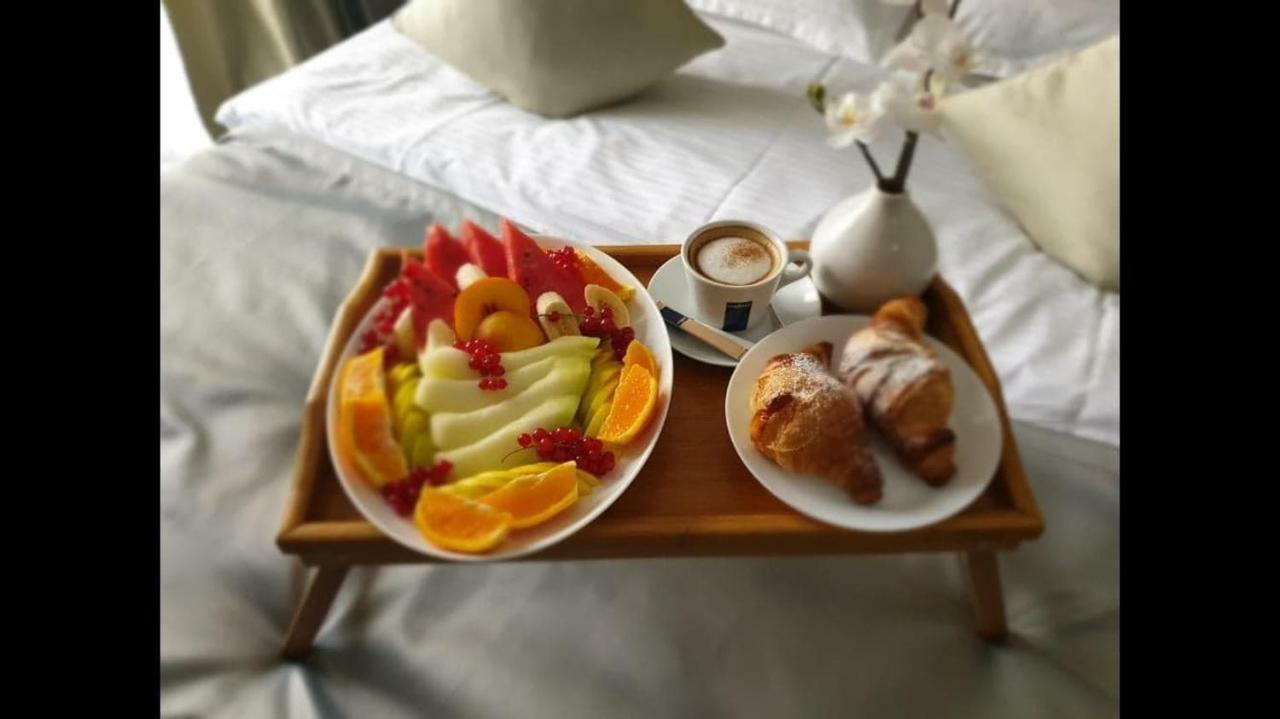 Hotel Yarus Plus Ploiesti Luaran gambar
