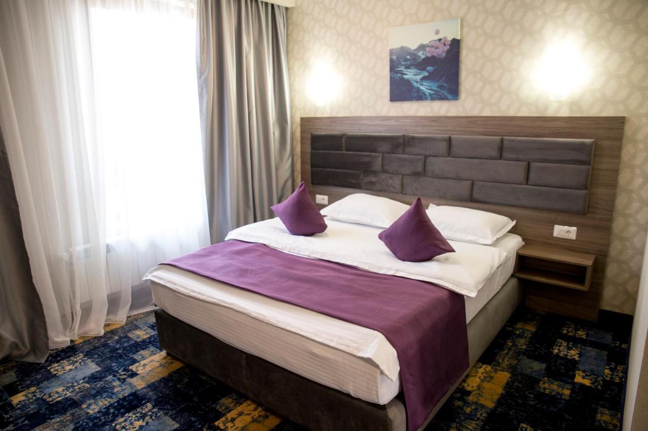 Hotel Yarus Plus Ploiesti Luaran gambar
