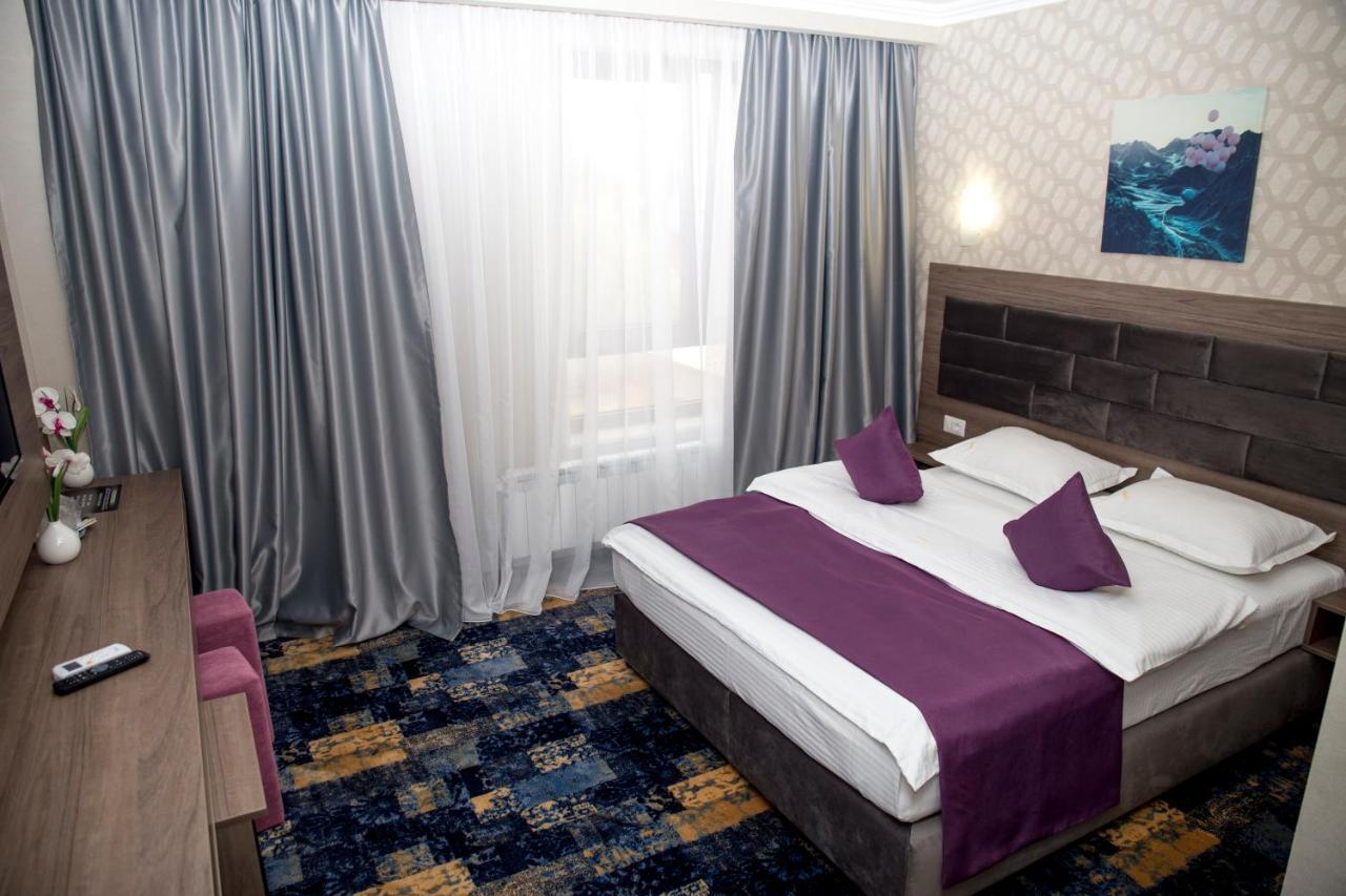 Hotel Yarus Plus Ploiesti Luaran gambar