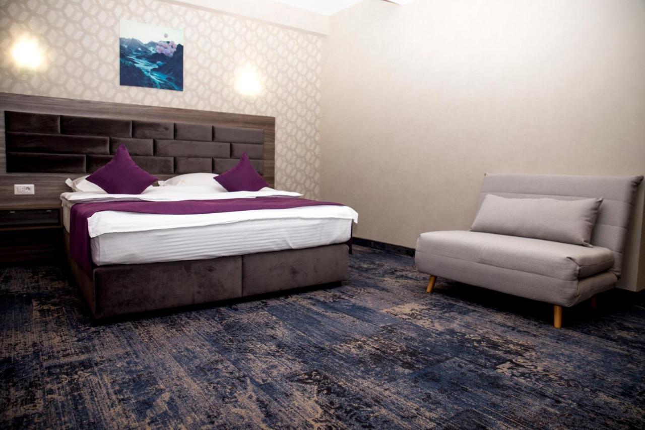 Hotel Yarus Plus Ploiesti Luaran gambar