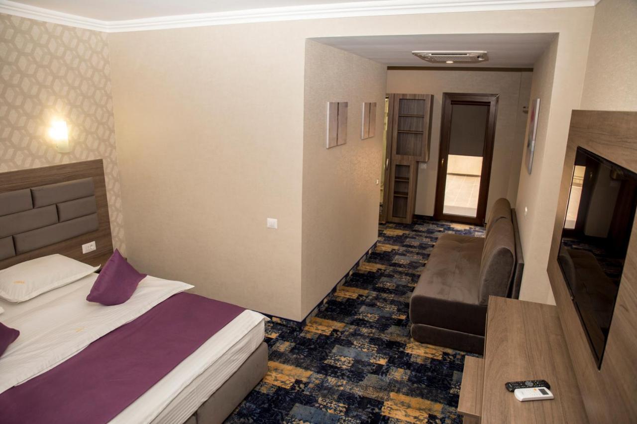 Hotel Yarus Plus Ploiesti Luaran gambar