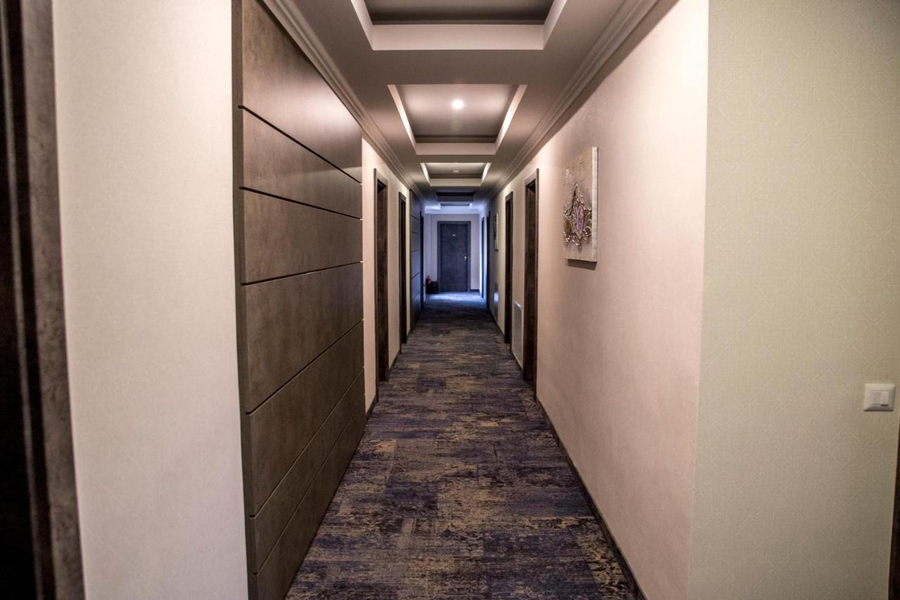 Hotel Yarus Plus Ploiesti Luaran gambar