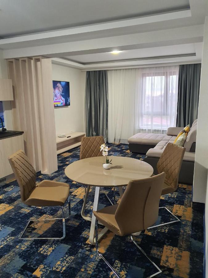 Hotel Yarus Plus Ploiesti Luaran gambar