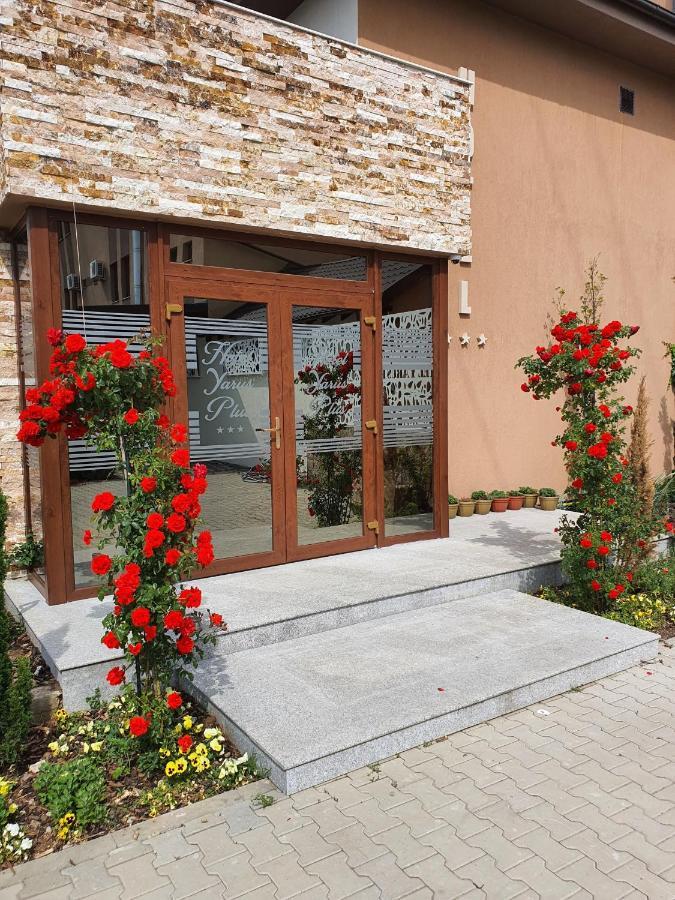 Hotel Yarus Plus Ploiesti Luaran gambar