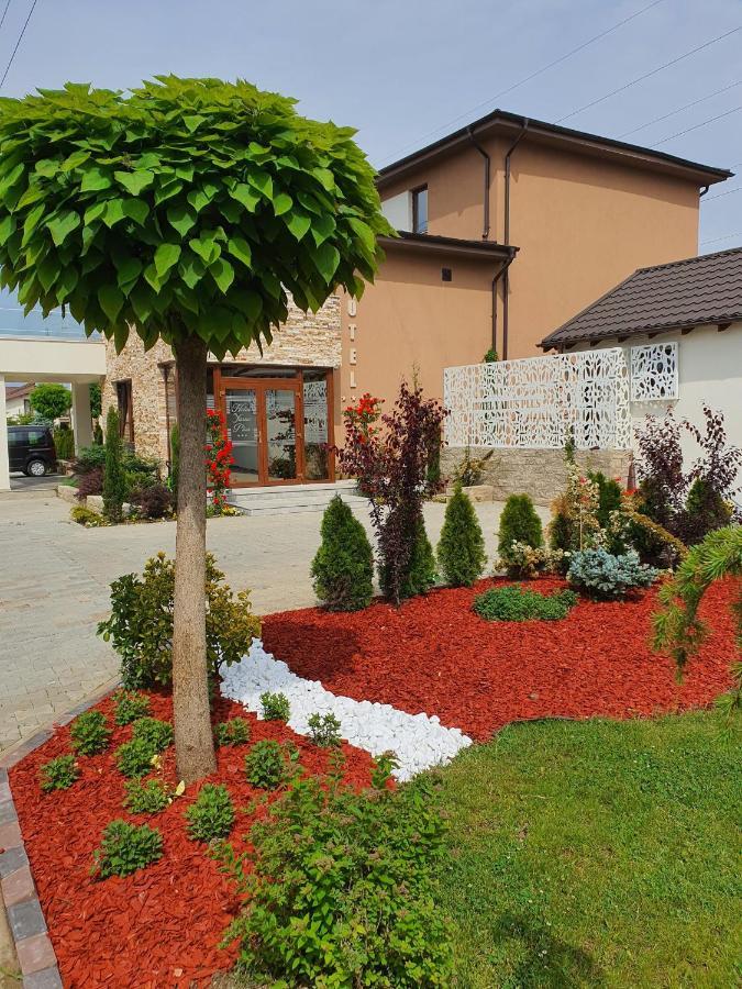 Hotel Yarus Plus Ploiesti Luaran gambar